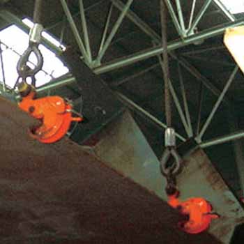 鷹牌無傷鋼板鉗：破解精密板材吊裝劃痕痛點，降低生產成本